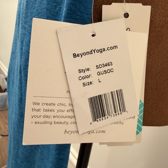 Beyond Yoga Pants - NWT Beyond Yoga Large Blue Cropped/Capri Leggings